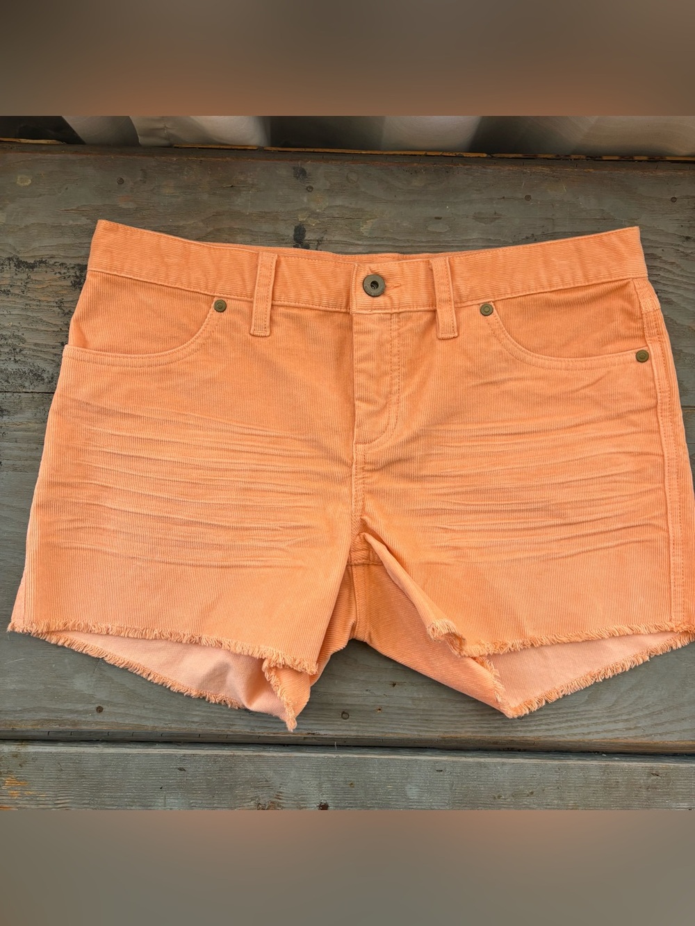 Carve Designs Oahu corduroy Peach Frayed Hem Shorts | size 6